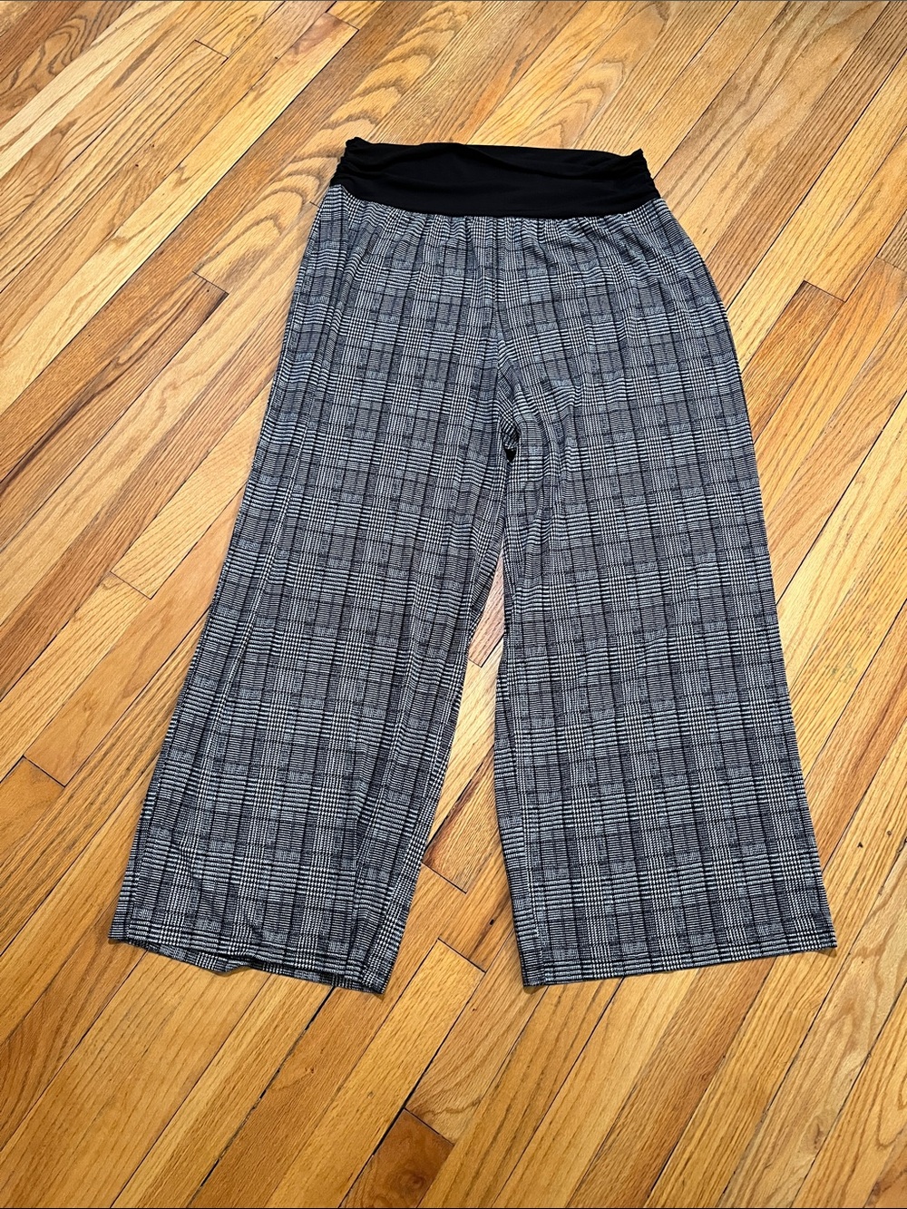 Apt 9 Wide Leg Plaid Pull-On Pants with Black Waistband